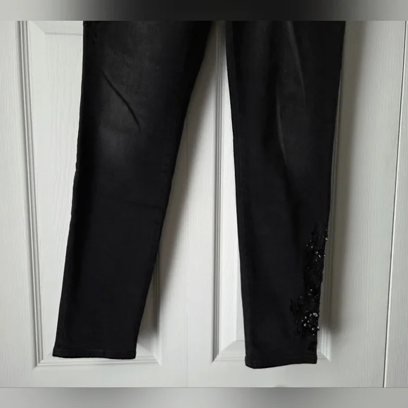 NWOT WHBM Distressed Black Classic Rise Skinny Ankle Embellished Jeans Size 4 - Picture 6 of 15